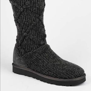 UGG women’s cable knit boots - Gray